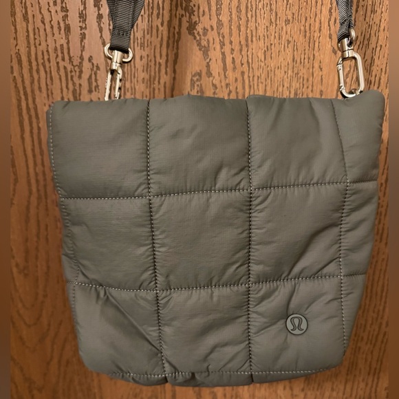 lululemon athletica Quilted Gray Shoulder Bag - Picture 1 of 4